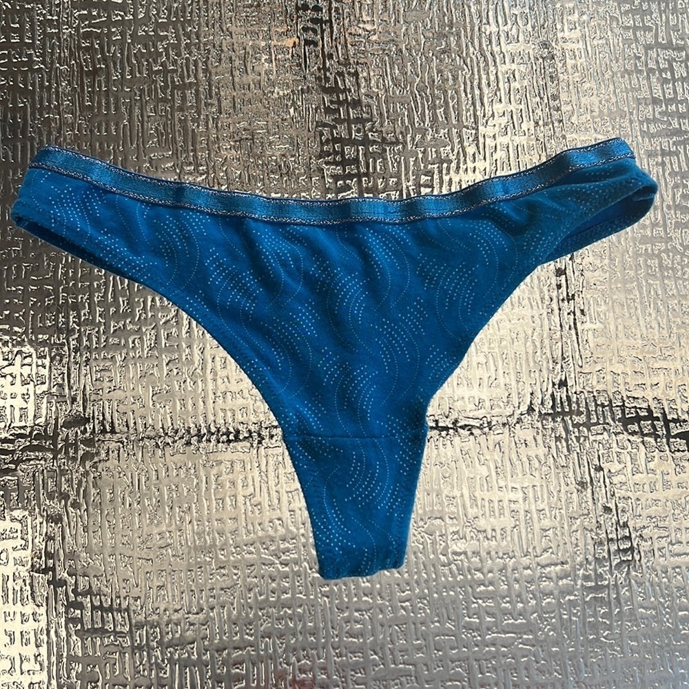 Blue thongs